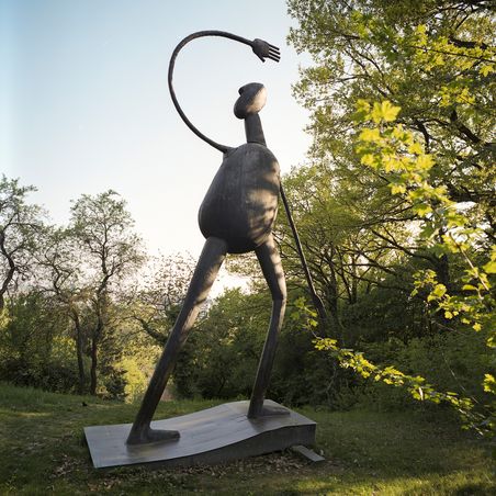 Heinrich Kirchner Skulpturengarten – Wanderer Mensch, Er sieht das helle Licht